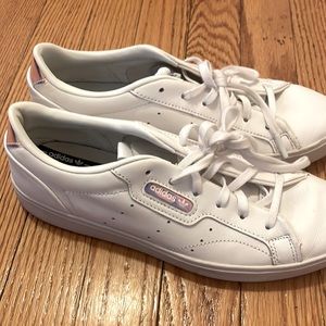 adidas Originals Women's Sleek Sneaker white/ iridescent